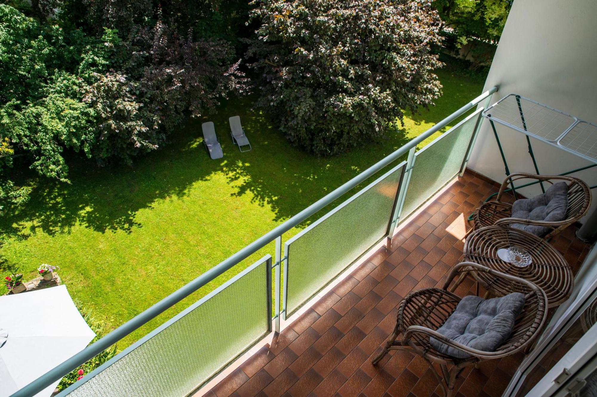 Hotel Garni Seeroesl Am Woerthersee , Kaernten Крумпендорф Экстерьер фото